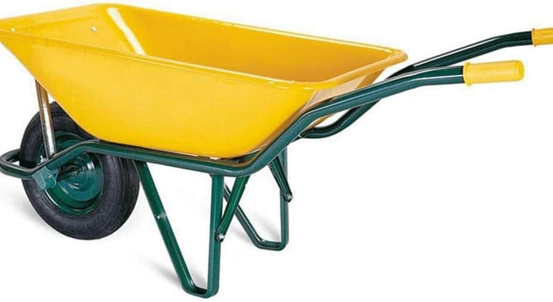 Test de la brouette Wurko 90L jaune : capacité et vidage maîtrisés