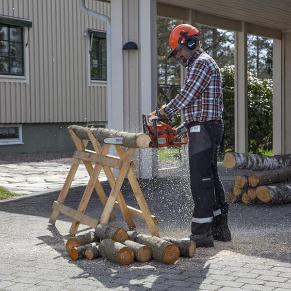 Découvrez notre test détaillé de la tronçonneuse à essence Husqvarna HUSQ120-14 : un guide complet sur ses performances, son maniement et ce qui la distingue sur le marché des tronçonneuses de 35 cm.