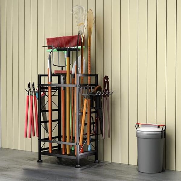 Découvrez notre test complet de l'organiseur d'outils jardin en acier robuste : durabilité, praticité et performance pour optimiser votre rangement extérieur.