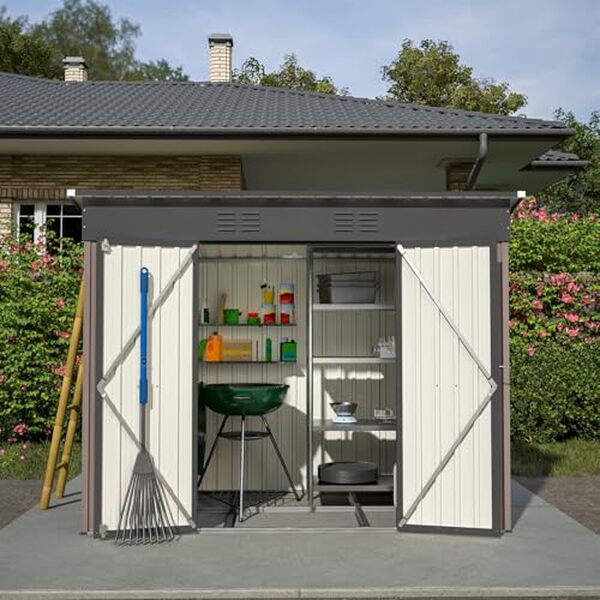 Découvrez notre test détaillé de l'abri de jardin KOMHTOM 8x4 FT : sécurité, praticité et rangement optimisé pour vos outils et équipements de jardin.