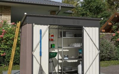 Test de l’abri de jardin KOMHTOM 8×4 FT : rangement sécurisé et pratique