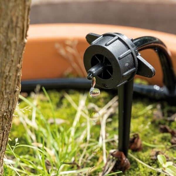 Découvrez notre test complet du système d'irrigation solaire esotec waterdrops pour 50 plantes : performances, installation et avis d'utilisation